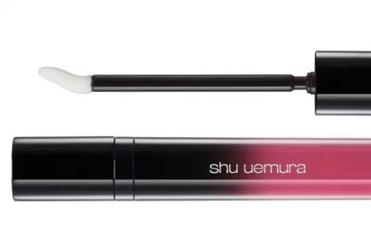 新的一年雾面out！2018唇妆趋势就是要败「镜面蜜光唇」