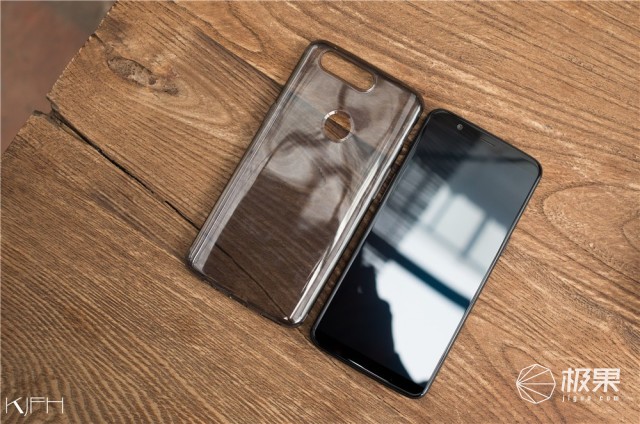 资深极客上手一加5T，顺便给你聊聊它的前世今生