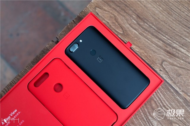 资深极客上手一加5T，顺便给你聊聊它的前世今生