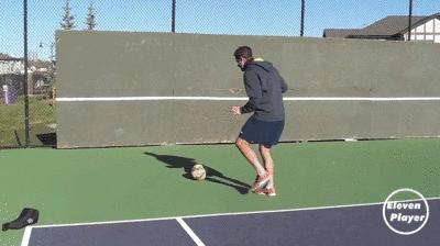 足球训练运球过人的教学,足球零基础传球训练方法