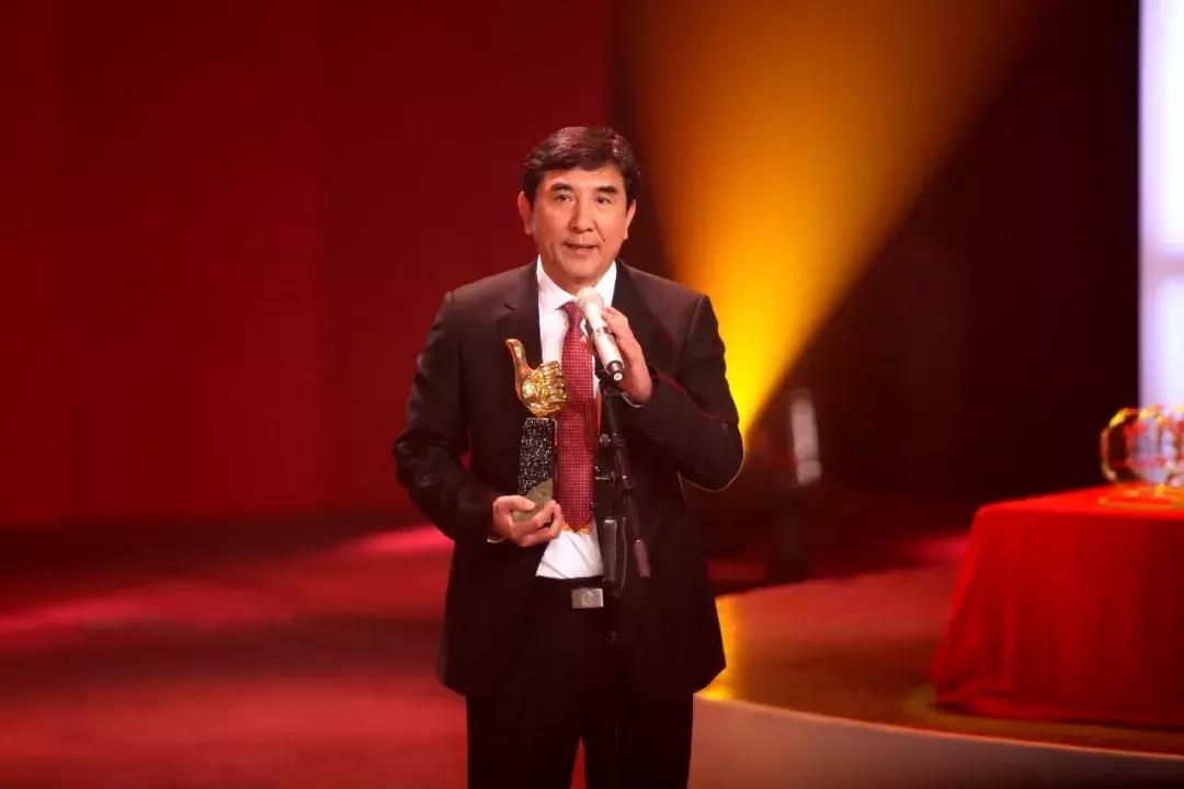 大连足球教练马林现在做什么,马琳大连足球场