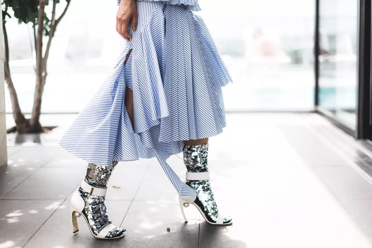 袜子怎么配长裤,小白袜的搭配方法