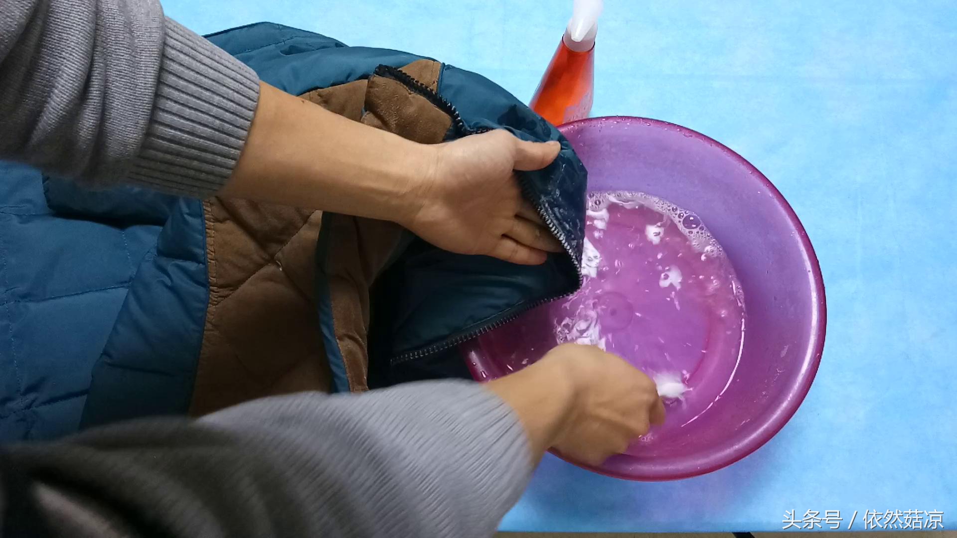 羽绒服沾上火锅油渍干了怎么洗掉,羽绒服顽固油渍如何处理