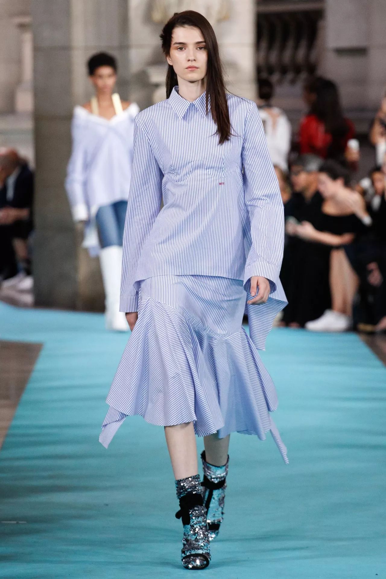 袜子怎么配长裤,小白袜的搭配方法