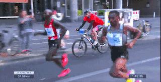 跑步快慢和脚脖子有关系,跑步的快慢跟胖瘦有关系