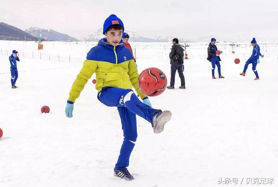 南方人给我听好，下雪了别嘚瑟，敢不敢来场雪地足球？
