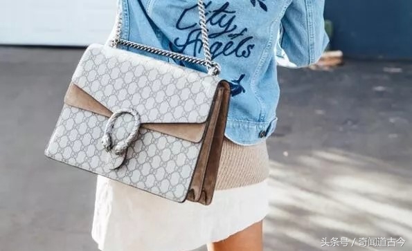 男子给朋友带东西回国，入关时竟要给海关交十几万！当场吓昏！