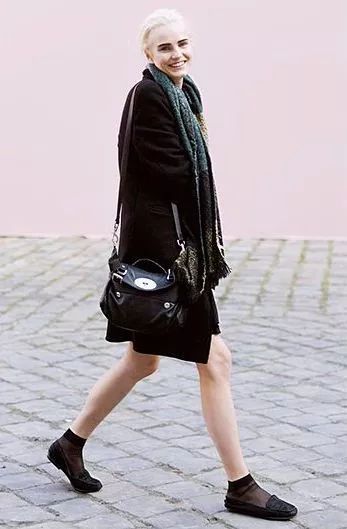 袜子怎么配长裤,小白袜的搭配方法