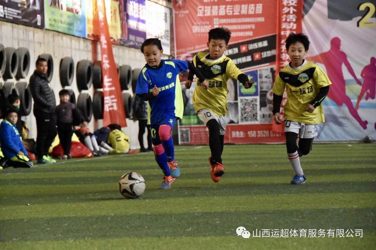 有一个会踢球的女孩真好,足球是一个美丽的女人