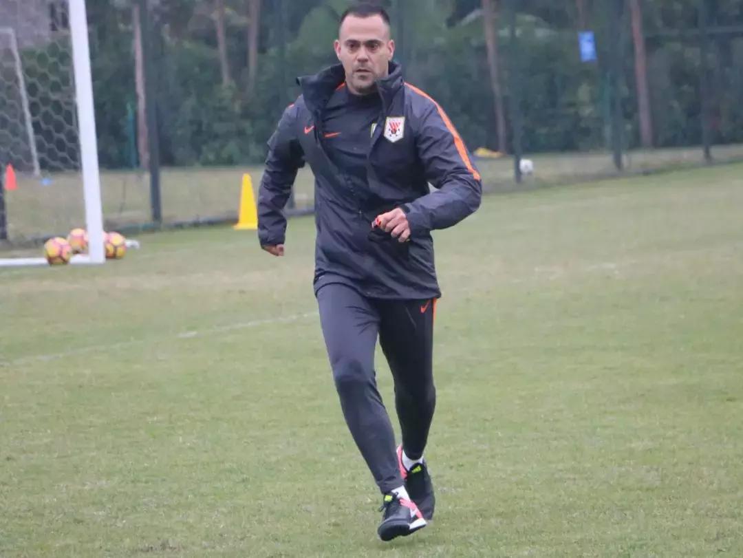 鲁能主教练李霄鹏去哪了,李霄鹏教练组