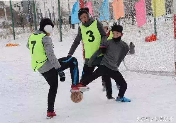 南方人给我听好，下雪了别嘚瑟，敢不敢来场雪地足球？