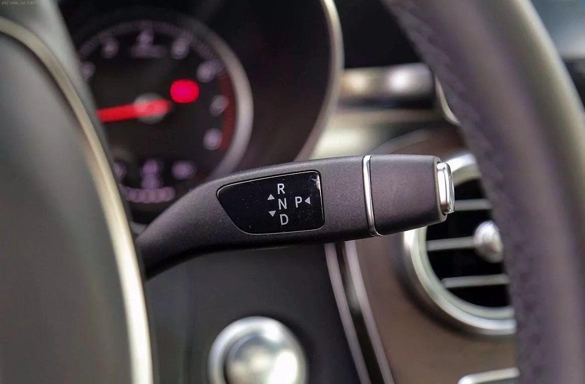 各车型的换挡方式,新手上路手动挡正确换挡方式