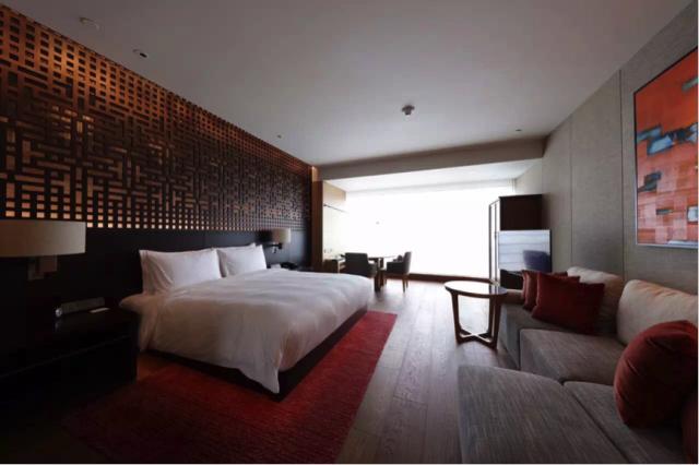 “她”这样被悦游宠爱了：营养餐、精华护理、360度造型服务、艺术中心畅游