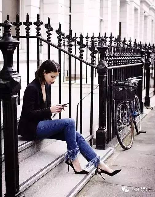 林允儿牛仔裤街拍,林允儿穿牛仔裤视频