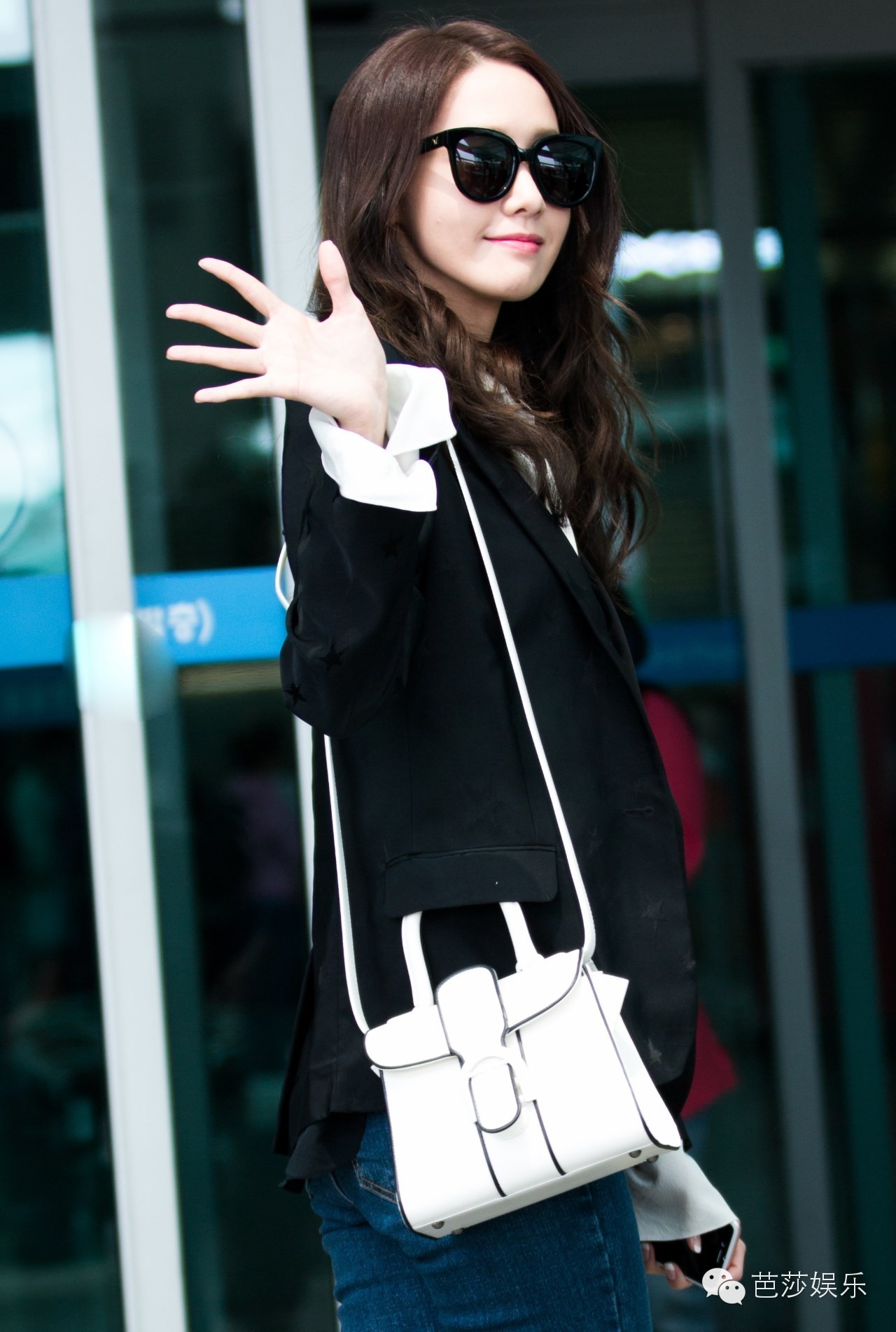 林允儿牛仔裤街拍,林允儿穿牛仔裤视频