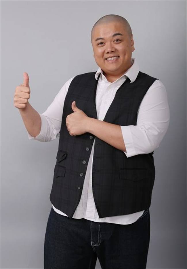 18岁成TVB知名编剧，得星爷提携身价翻倍，为圆导演梦2次倾家荡产