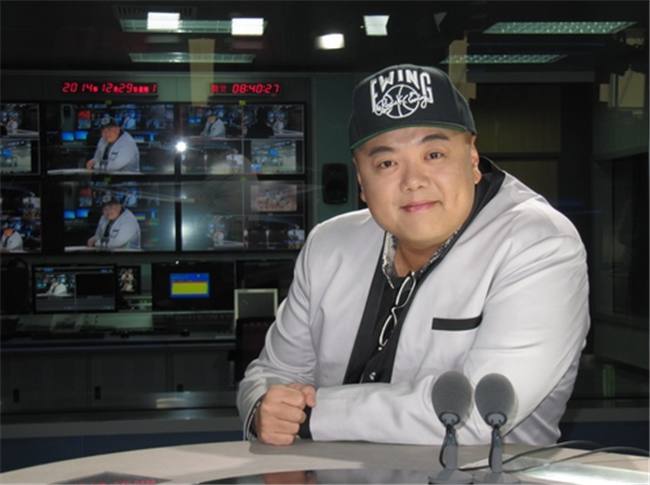 18岁成TVB知名编剧，得星爷提携身价翻倍，为圆导演梦2次倾家荡产