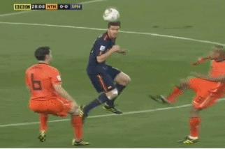 施连志飞踹高峰,德容飞踹阿隆索原视频