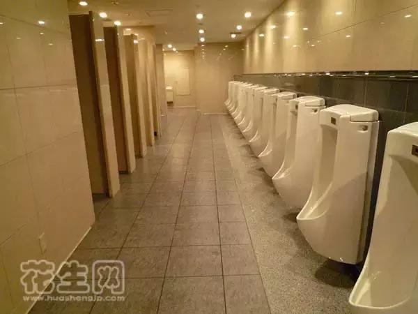 中国游客海外疯狂扫货视频,中国游客在韩国疯狂扫货是真的吗