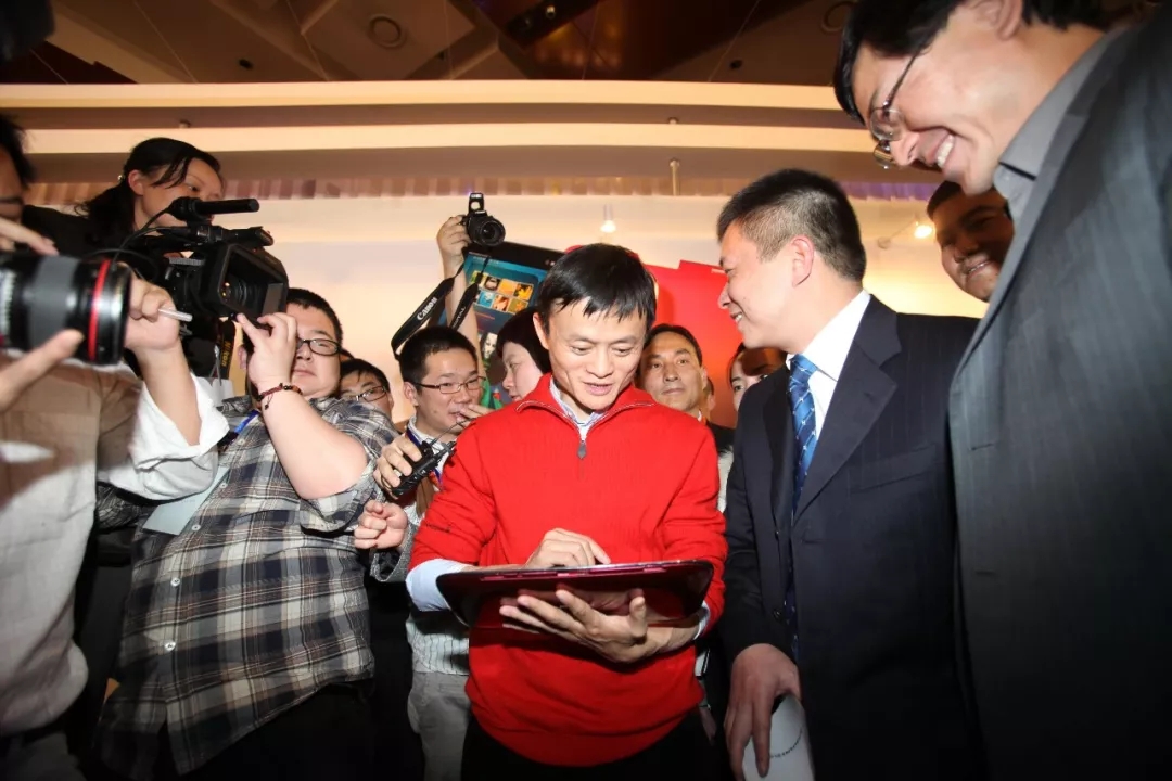 死于2011的中华酷联：任正非连夜开会，雷军扛大旗OV狂甩货
