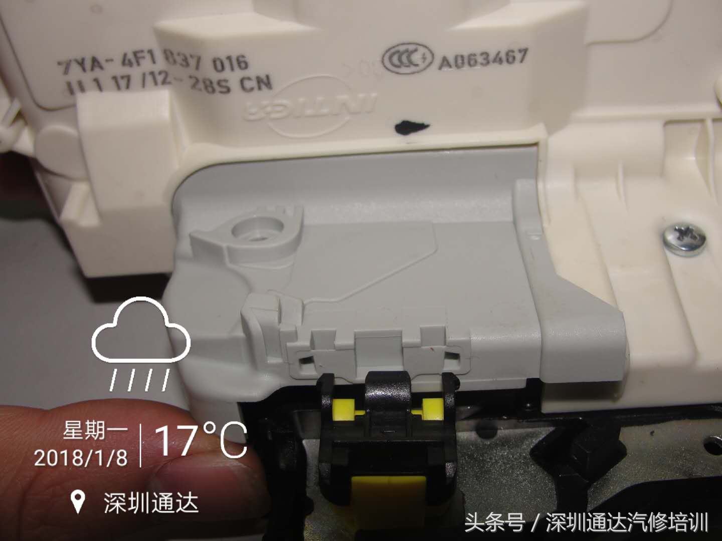 奥迪a8右后门不自吸了,奥迪右后门突然里面开不了门