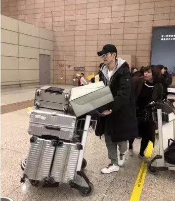 张翰过安检有什么用,张翰过安检戴手表