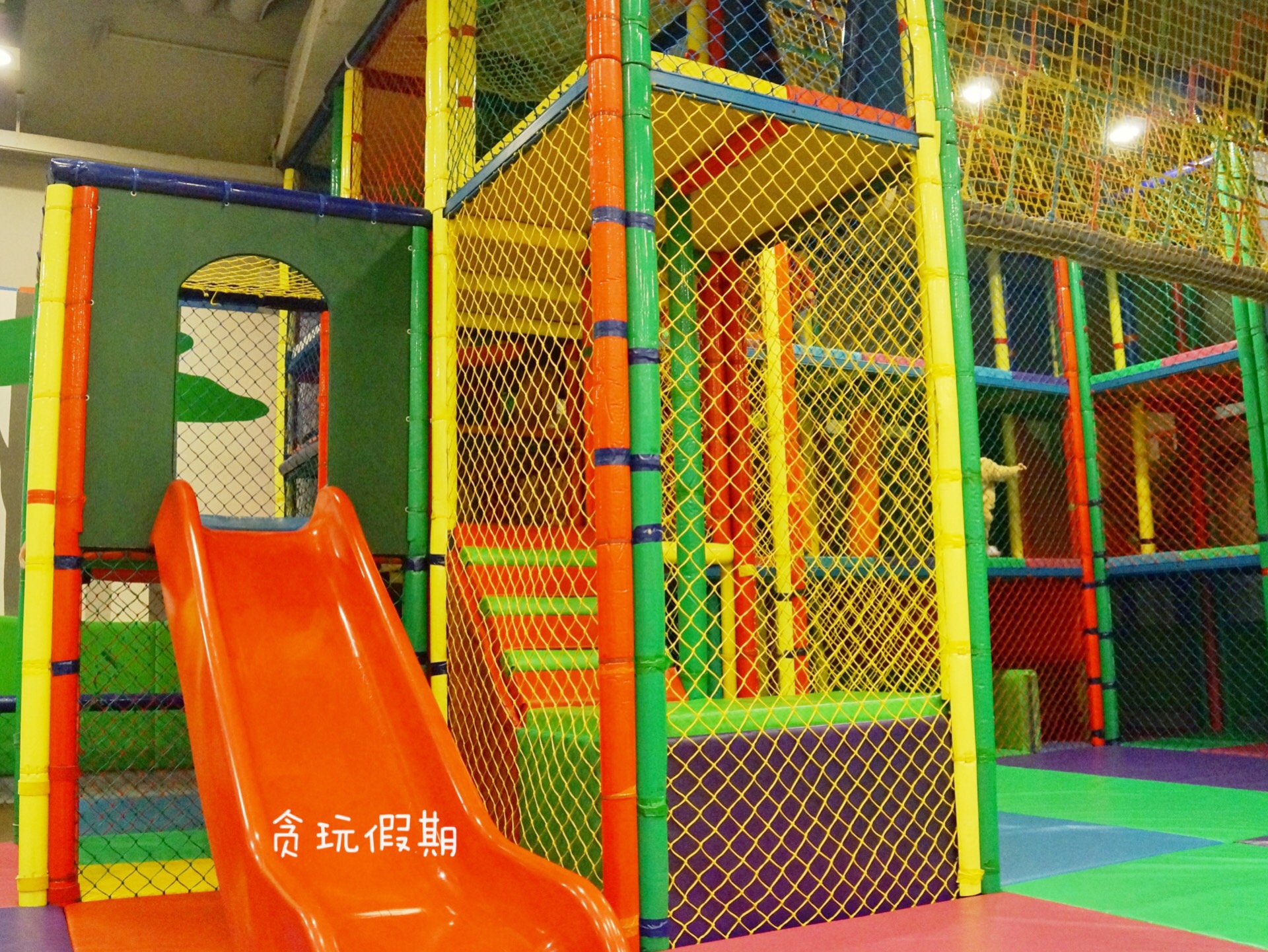 儿童魔鬼大滑梯在哪里 (小孩子玩90度魔鬼滑梯)