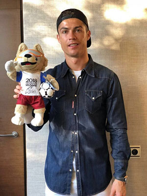 c罗梅西萌娃瞬间,c罗梅西小将