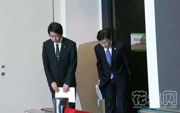 中国游客海外疯狂扫货视频,中国游客在韩国疯狂扫货是真的吗