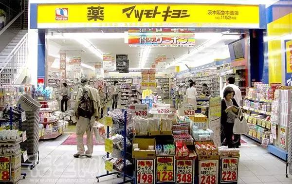 中国游客海外疯狂扫货视频,中国游客在韩国疯狂扫货是真的吗