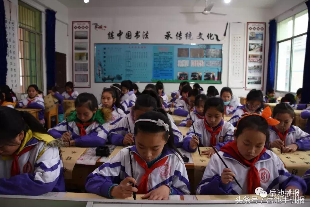 苟角小学：书法进校园，承传统文化