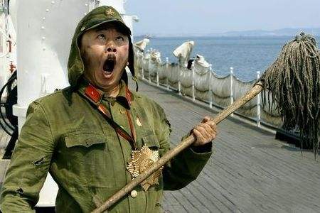 抗日神剧一枪打下鬼子的飞机,抗日剧被鬼子打了两枪反而更猛