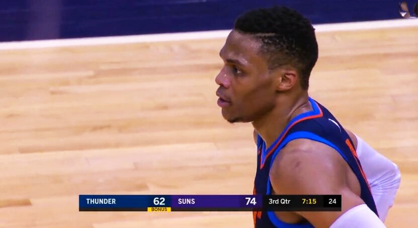 雷霆三少vs热火三巨头威少暴扣,威少42次三双雷霆掘金