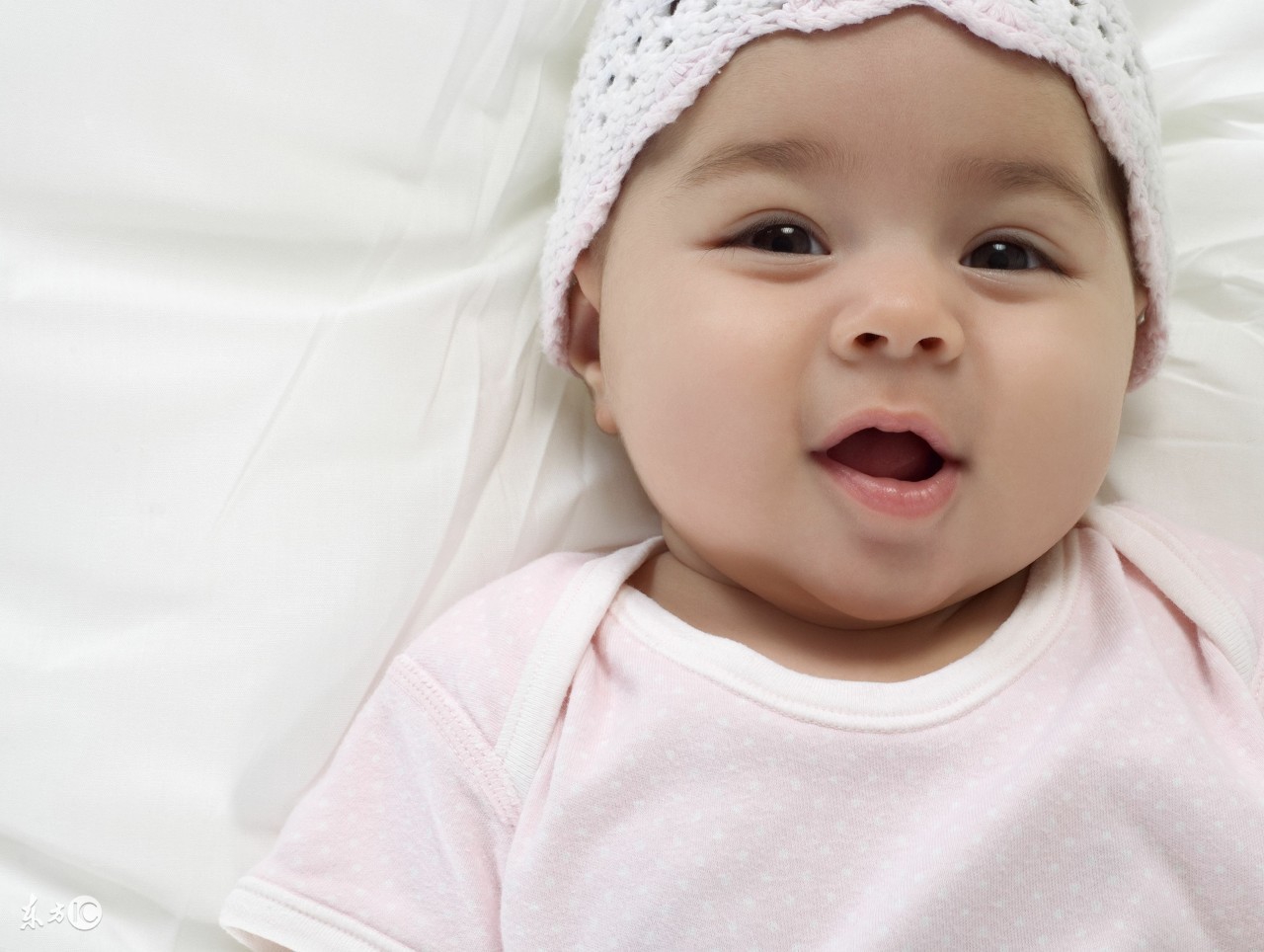 新生婴儿拉稀怎么办,新生婴儿吐奶拉稀怎么回事