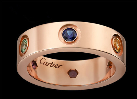 卡地亚戒指掉钻是真的吗,卡地亚戒指刚买不久钻石掉了