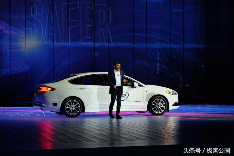 虚拟乐队、飞行汽车、室内无人机，英特尔CES上狠狠秀了一把肌肉