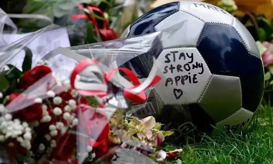 半年了，这名前途无量的年轻人还没醒过来