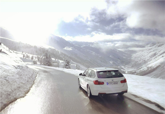 雨刷器冻住了如何快速解冻,雨刷器冻住了不转是怎么回事