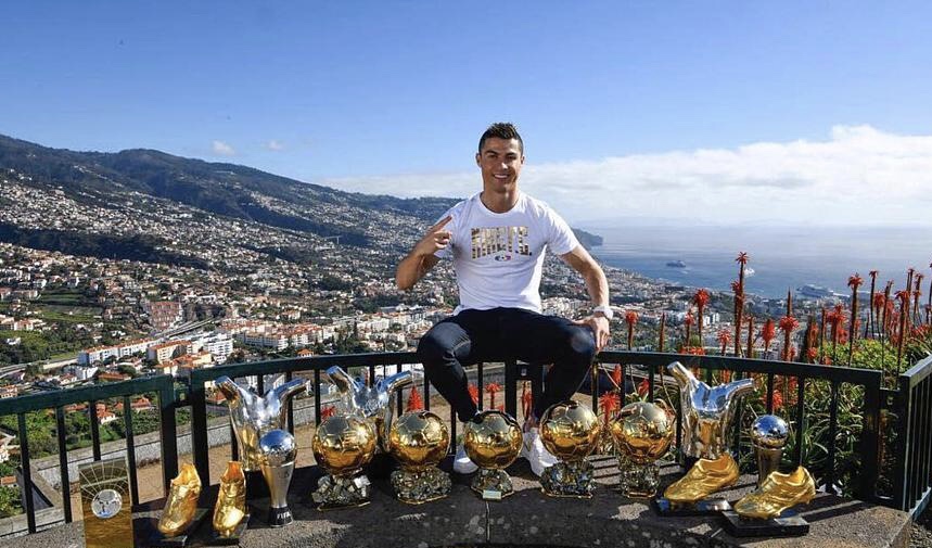 c罗体育界排过福布斯第一名吗,2017年c罗年收入9300万美元