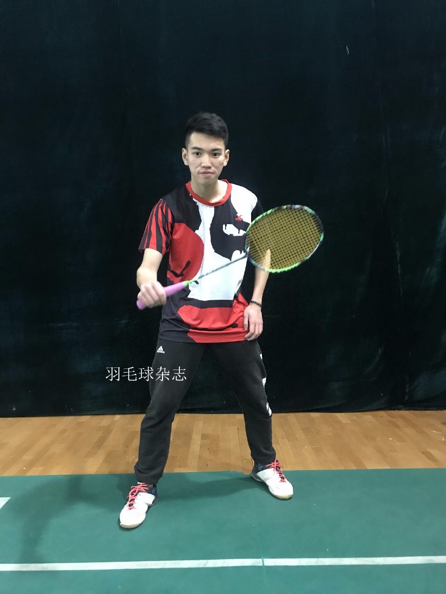 正确羽毛球拍球动作,适合打高远球的羽毛球拍