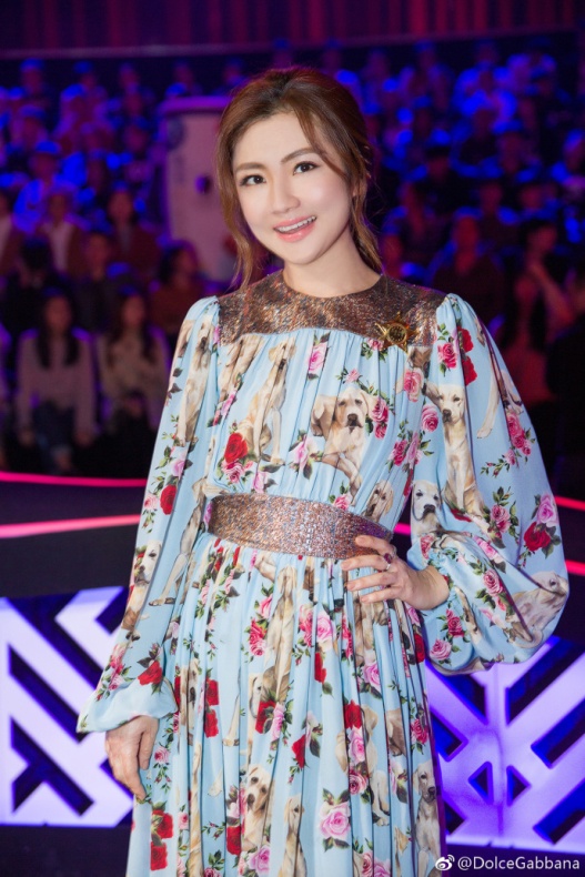 过年大牌高颜值衣服,狗年大牌限定视频