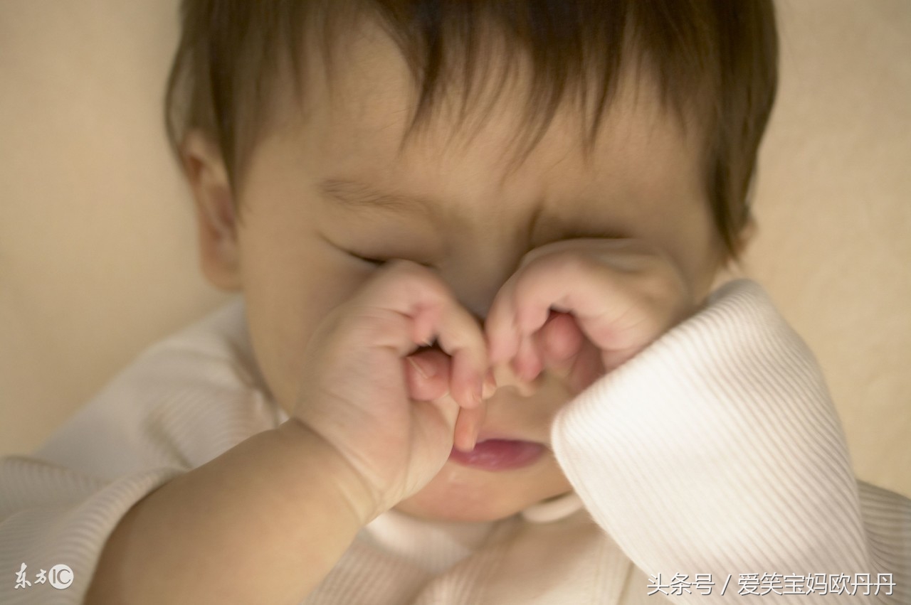 宝宝眼屎多的原因及处理方法,宝宝眼屎多的原因和清理方法