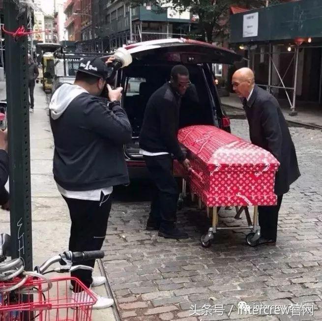 李小璐卫衣多少钱,李小璐supreme衣服