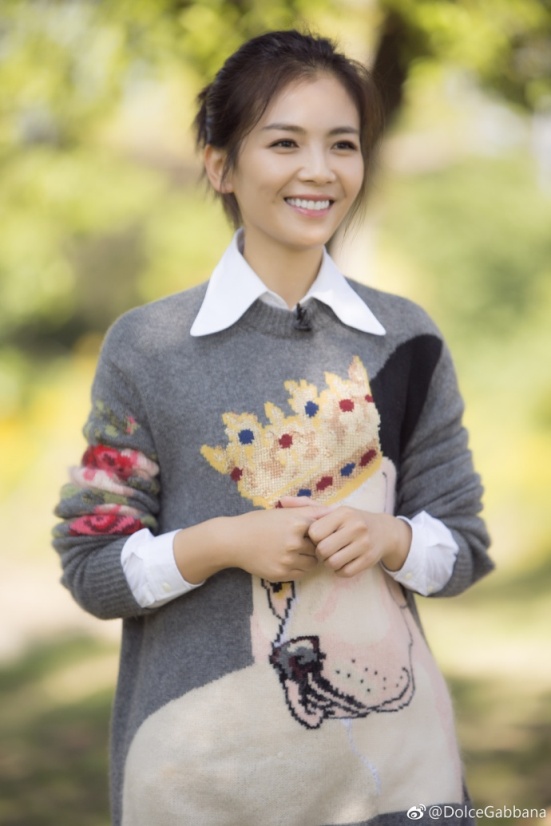 过年大牌高颜值衣服,狗年大牌限定视频