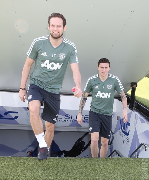 曼联全队抵达迪拜首训，众将出境，全力备战英超下一轮