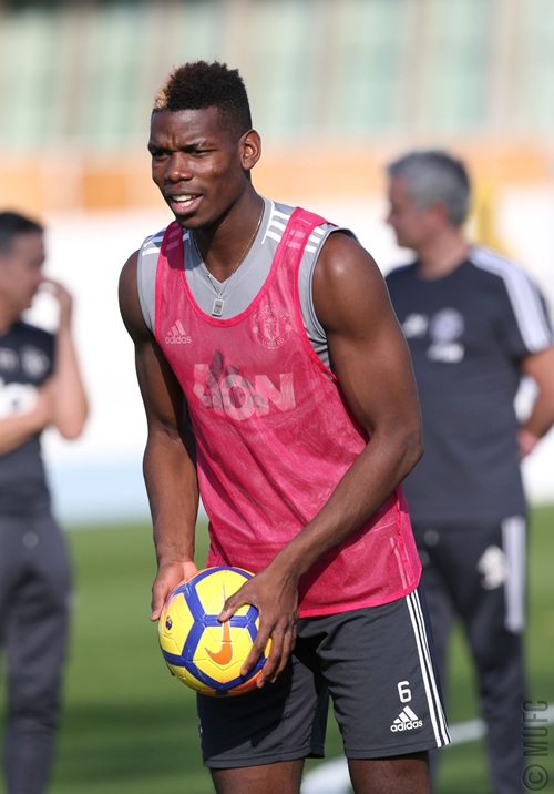 曼联全队抵达迪拜首训，众将出境，全力备战英超下一轮