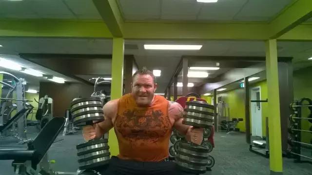 如何提升自己的肩宽,如何扩大自己的肩宽