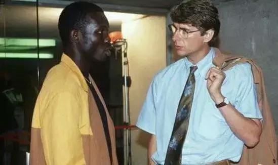 从cctv5到cctv6的男人,从cctv5走到cctv1的两个人