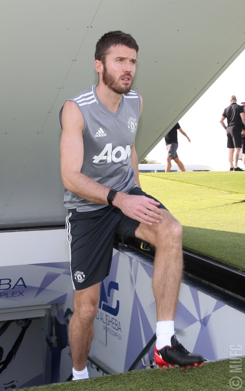 曼联全队抵达迪拜首训，众将出境，全力备战英超下一轮