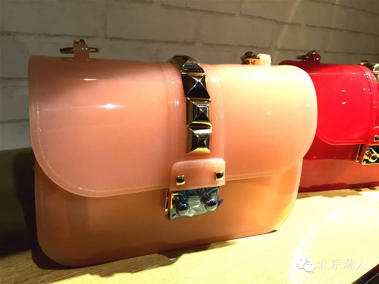 可爱的小书包、环保袋和糖果包，终于找到一个让一家人都能变潮的心水饰品店...